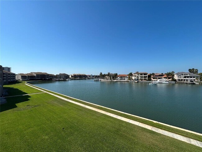 Building Photo - 6260 Kipps Colony Ct S