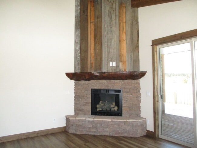 Building Photo - Beautiful Lake Hatcher Home For Rent