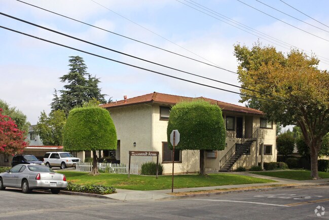 Primary Photo - Roosevelt Arms