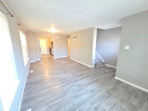 Building Photo - 4346 Swan Ave