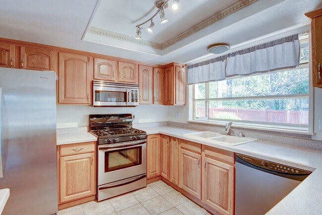 Building Photo - 3 Bed 2 Bath Home