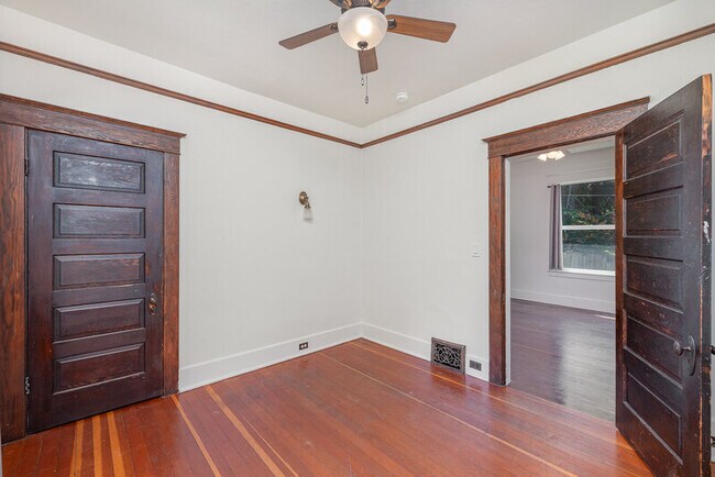 Building Photo - 4406 6th Ave NW