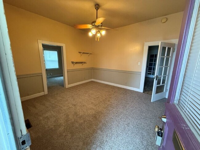 Building Photo - 3 Bedroom 1.5 Bath Downtown Dixon *STAR RENTALS