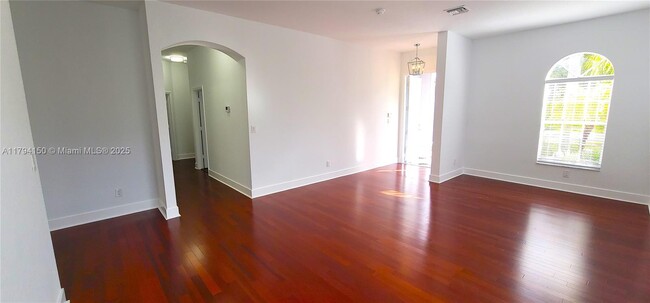 Building Photo - 4451 Laurel Pl
