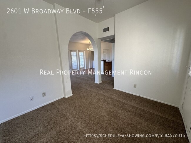 Building Photo - Gorgeous 1bed with office/den!