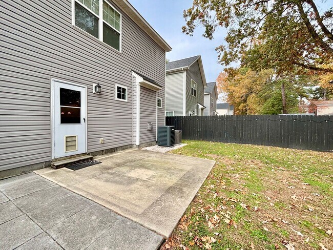 Building Photo - Gorgeous Home in Town Center Virginia Beach!