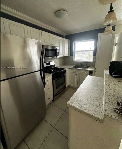 Building Photo - 7101 SW 89th Ct