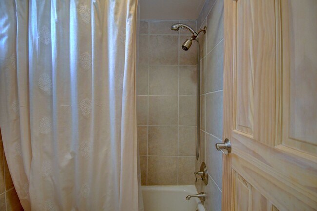 Building Photo - 3112 Camino De La Sierra NE