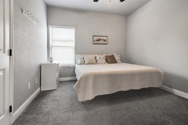 Building Photo - 7307 Diamond Dove Dr