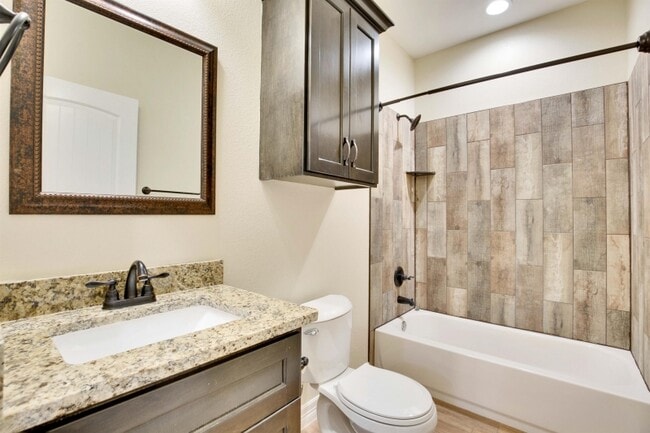 Building Photo - 118 N Buckhorn Dr