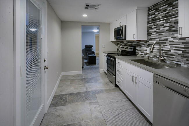 Building Photo - PRE-LEASE FOR 2026 Beautiful 2 Bedroom Home Totally Remodeled and Updated, Central A/C