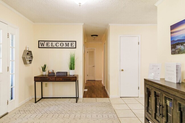 Building Photo - FULLY FURNISHED - Charming 3BR House in Arden