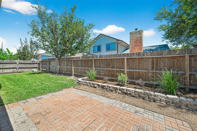Building Photo - 4650 Glenvillage St