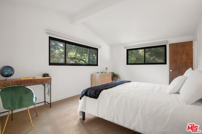 Building Photo - 1380 Old Topanga Canyon Rd