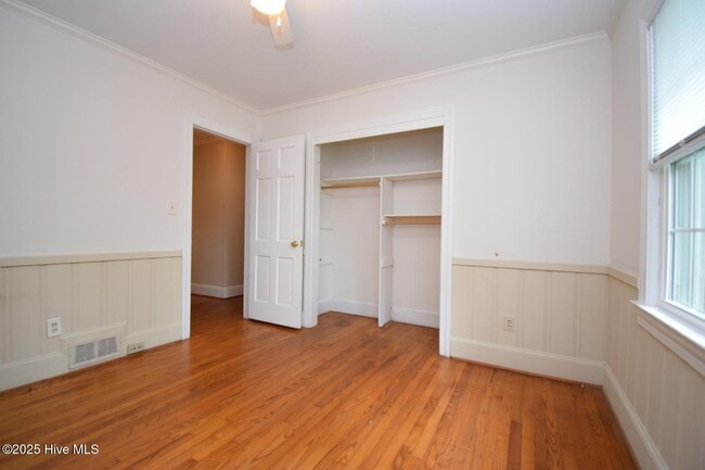 Building Photo - 1415 N Overlook Dr