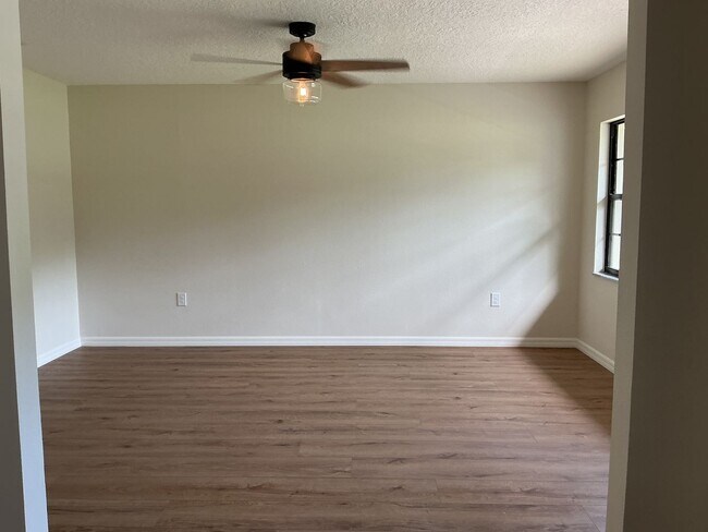 Building Photo - 3BR/2BA Home with Pool & Screened Patio in South Lakeland
