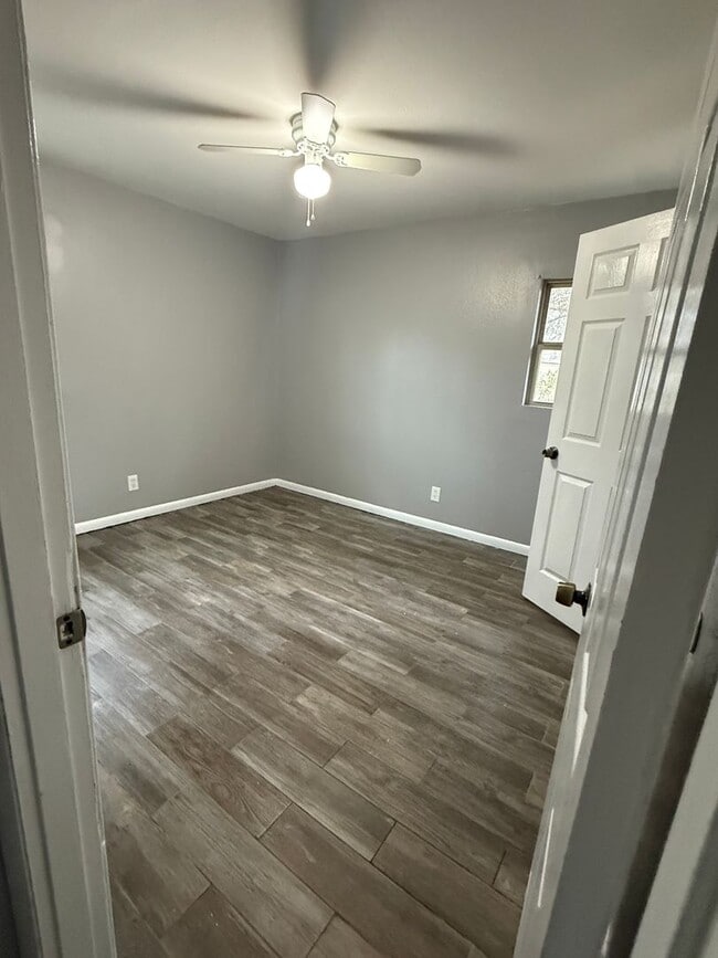 Building Photo - Newly Renovated 4 Bedroom 1.5 Bathroom Family Home