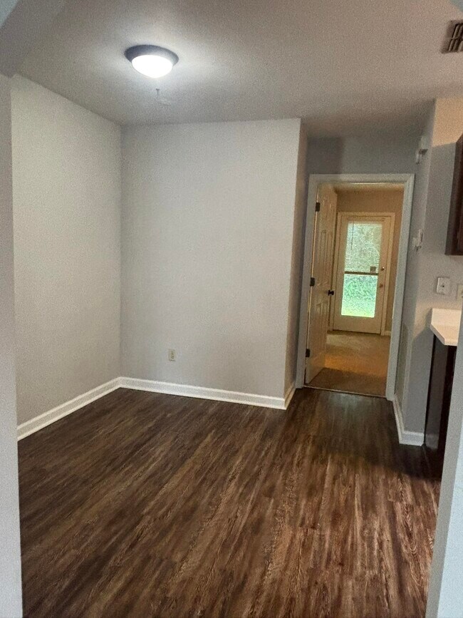 Building Photo - 2901 Richview Park Cir S