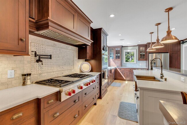 Building Photo - 345 Colonial Rd