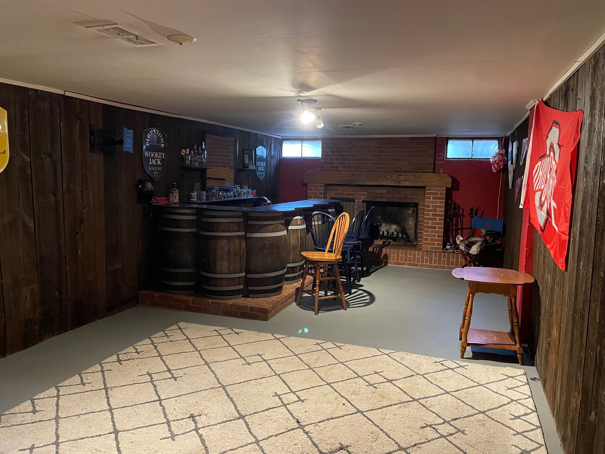 Building Photo - 526 Bank St