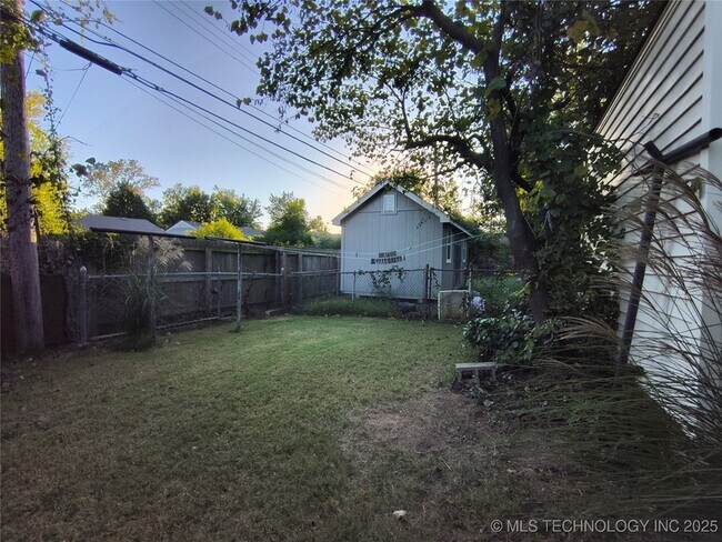 Building Photo - 3530 E 23rd St