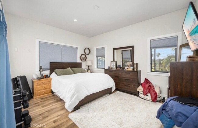 Building Photo - 241 Bennett Ave