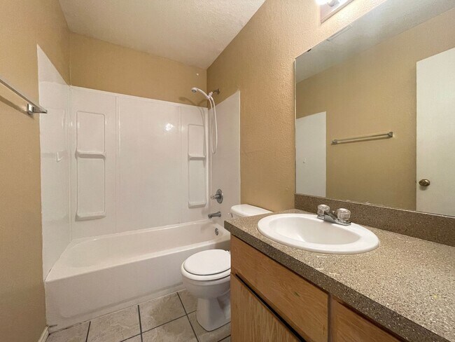 Building Photo - 2507 Westwood Dr