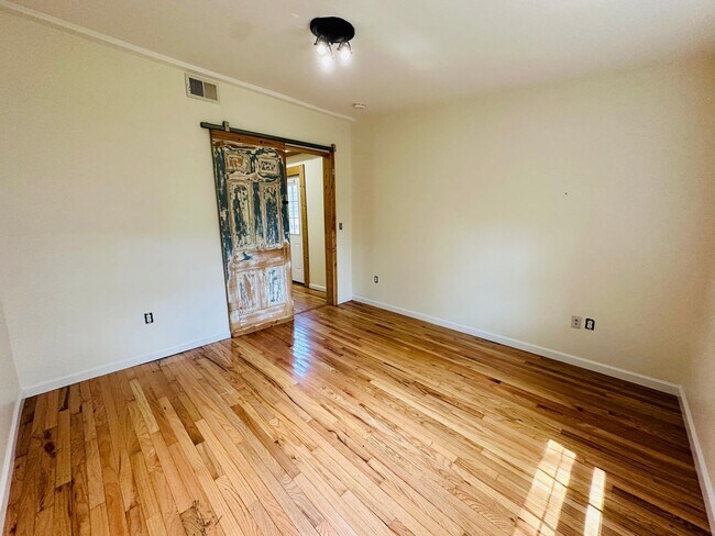 Building Photo - Modern 2BR off Eastern Parkway now available!