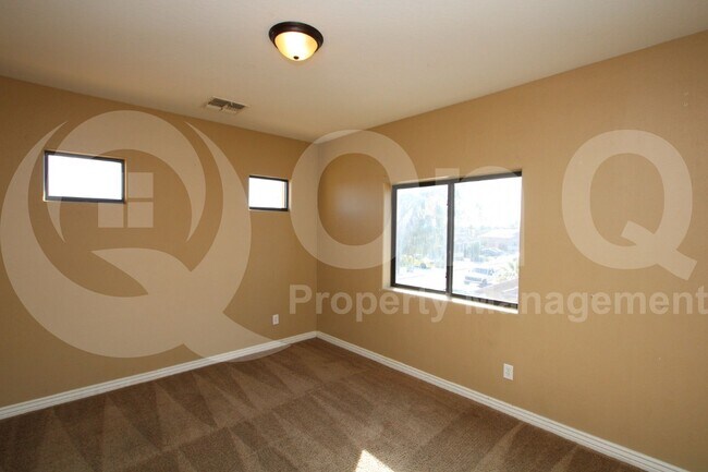 Building Photo - 1242 E Paul Dr