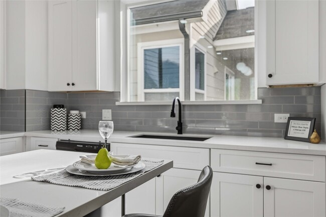 Building Photo - 2014 Yates St