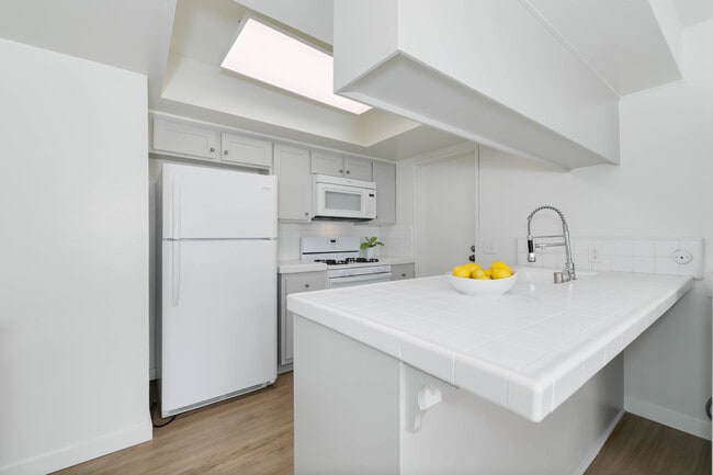 Building Photo - 1138 N Valley St