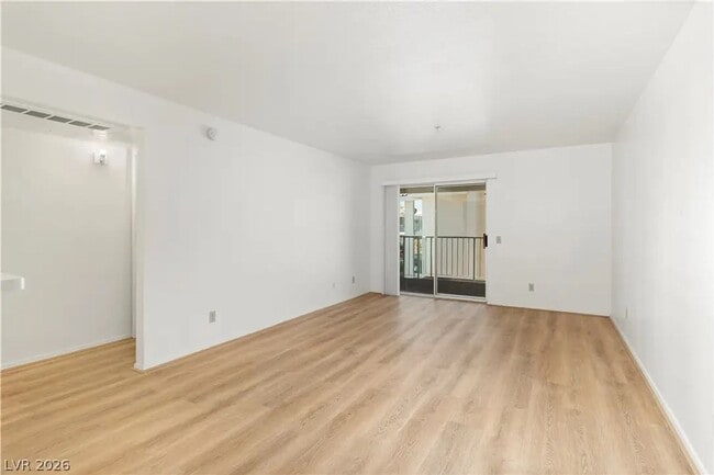 Building Photo - 2ND FLOOR CONDO IN GATED COMMUNITY