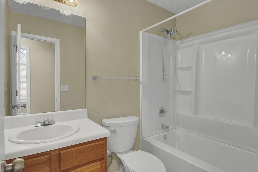 Building Photo - 40 Elisabeth Way