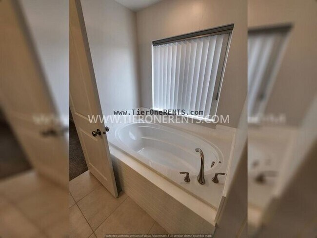 Building Photo - This property offers a NO DEPOSIT option available for qualified renters!