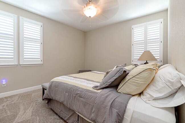 Building Photo - 582 Pasture Ave