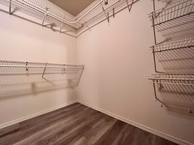Building Photo - 4448 N Heritage Wds Wy