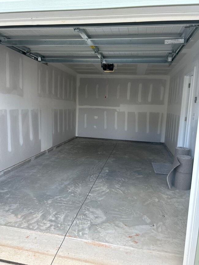 Building Photo - Brand new Townhome in Newton