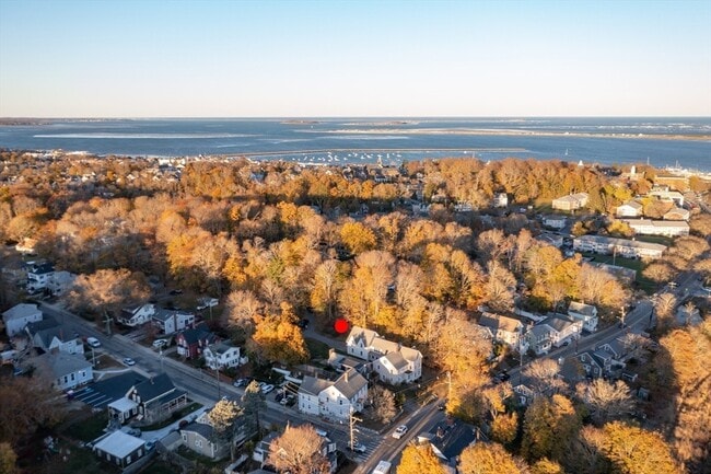 Building Photo - 129 1/2 Summer St