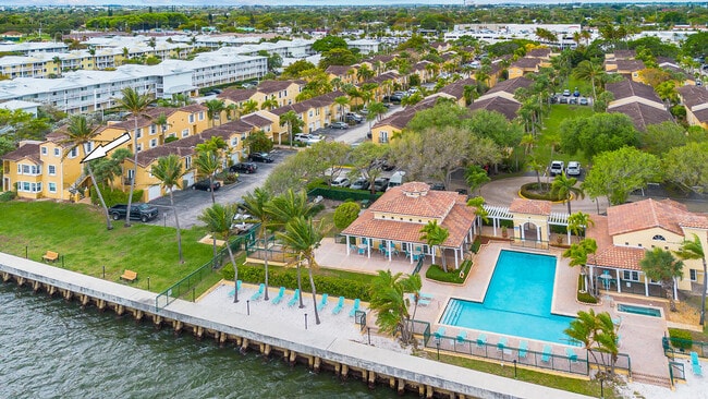 Building Photo - 1060 Lake Shore Dr