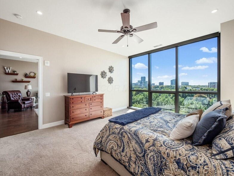 Building Photo - 250 W Spring St