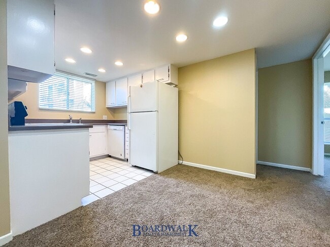 Building Photo - Beautiful 2 bed 2 bath Condo