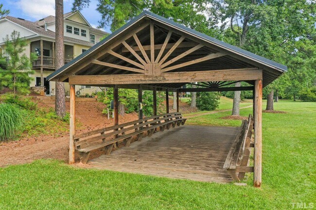 Building Photo - 2401 Memory Ridge Dr