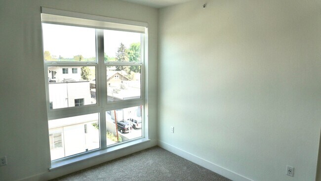Building Photo - 3500 S Corona St