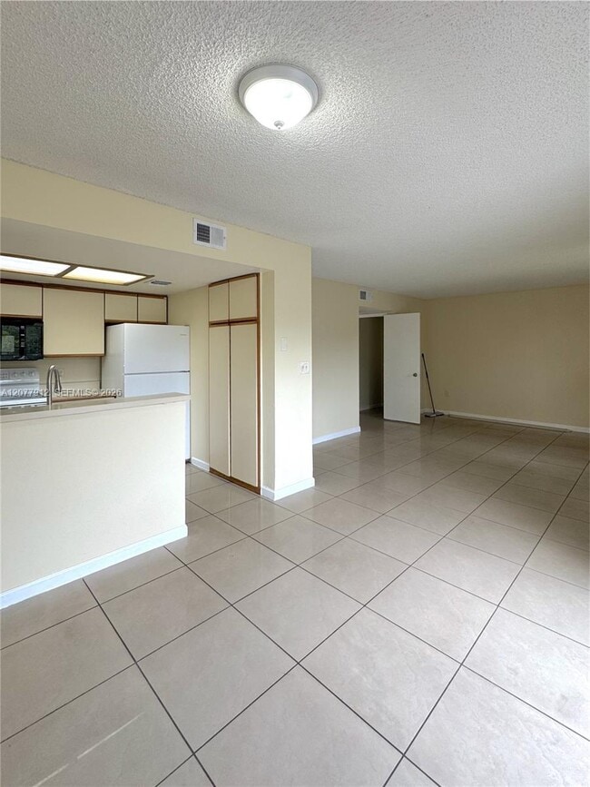 Building Photo - 3287 Coral Lake Dr