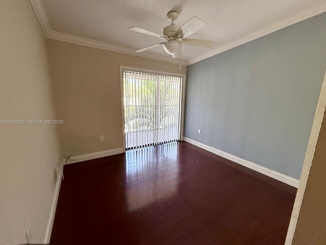 Building Photo - 801 NE 199th St