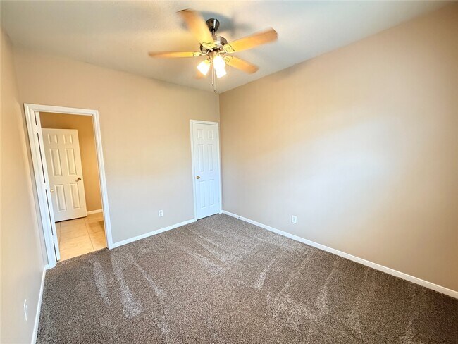 Building Photo - 15423 Fir Woods Ln