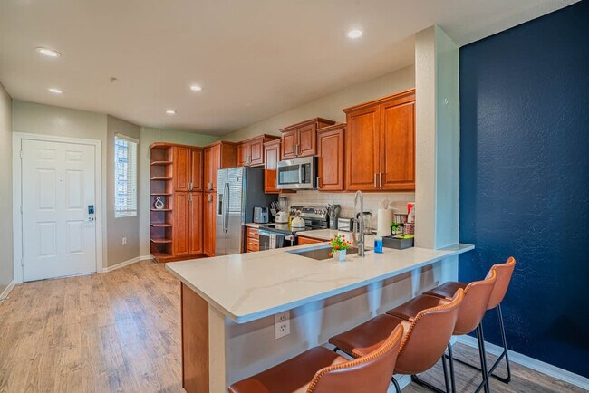 Building Photo - 1275 E University Dr