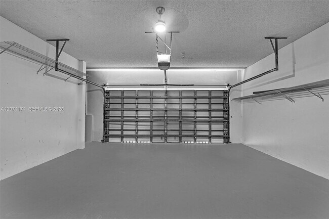 Building Photo - 3433 SW 52nd Ave