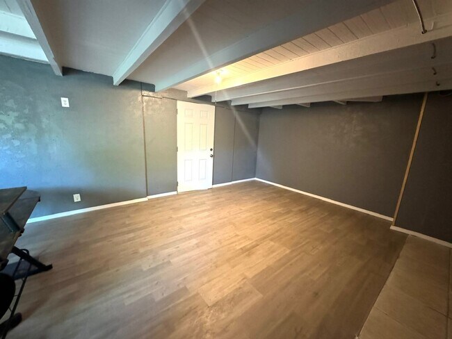 Building Photo - Spacious 2-Bed/2-Bath + Bonus Room Home fo...