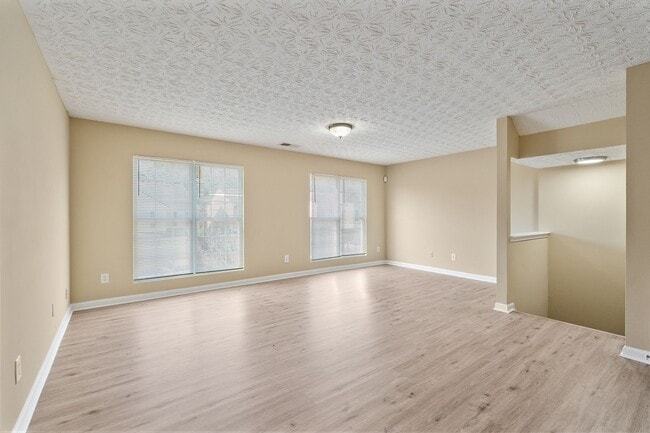Building Photo - 3 Bedroom Townhome in Stonecrest!
